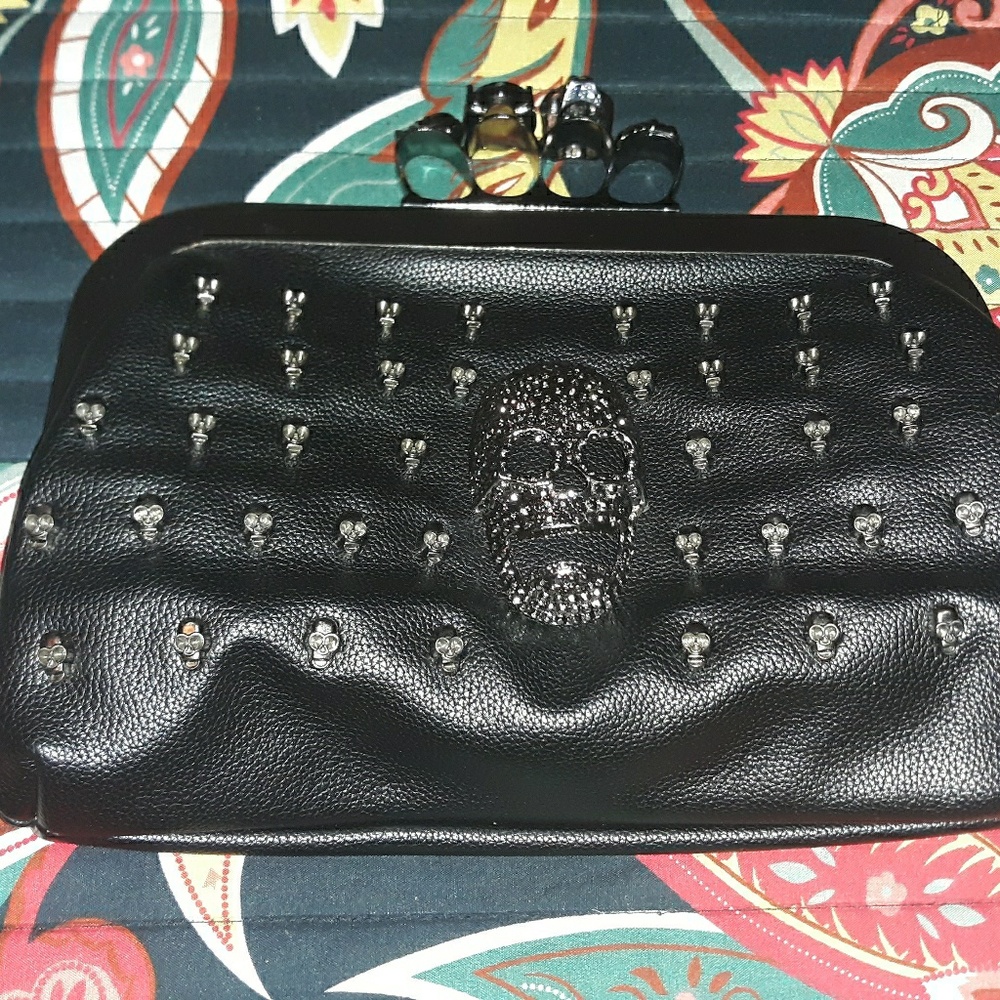 Skull Clutch